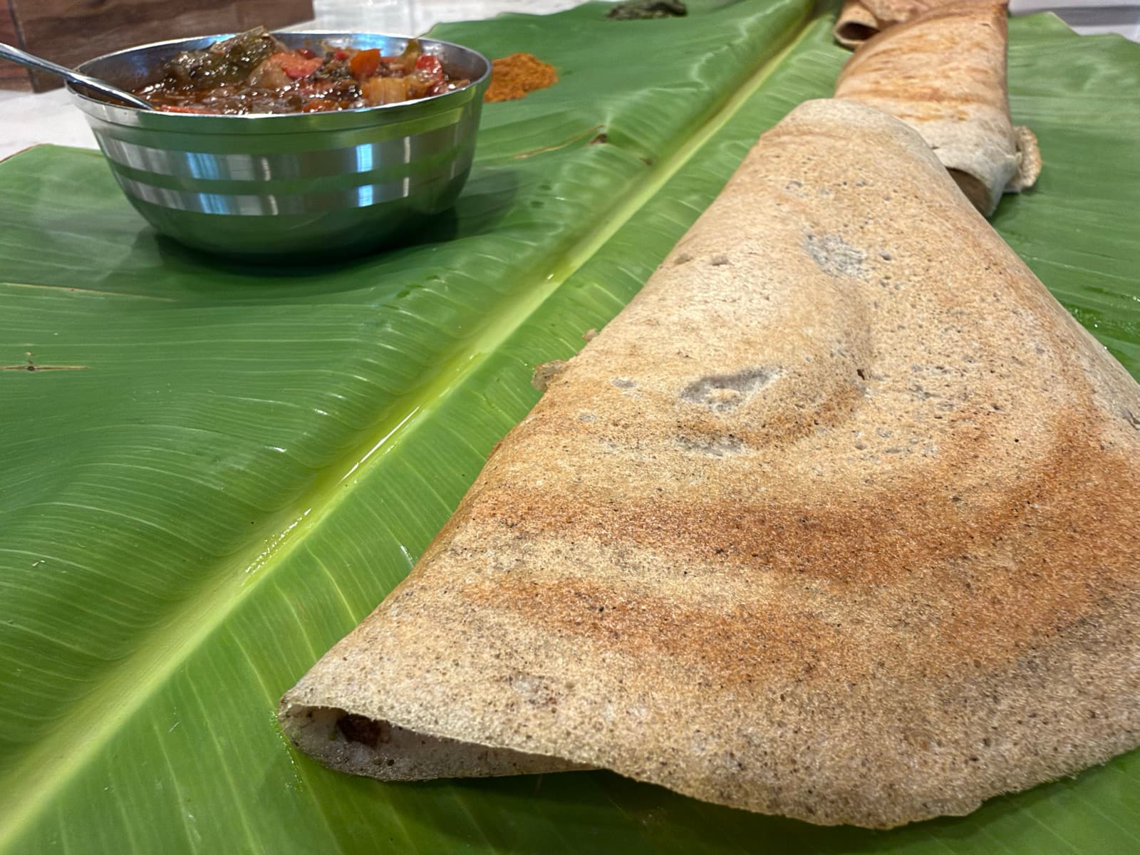 Quick dosa with schezwan leftovers, sadhya-style, step photo 2