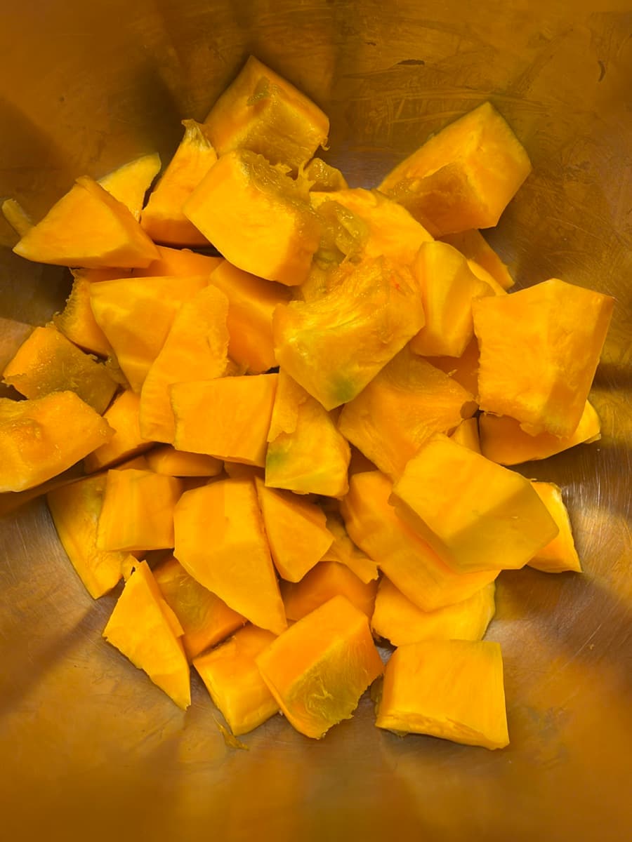 Olan with red kuri squash, step photo 1